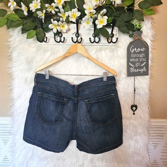 Old Navy Flirt Denim Shorts - Picture 2 of 4